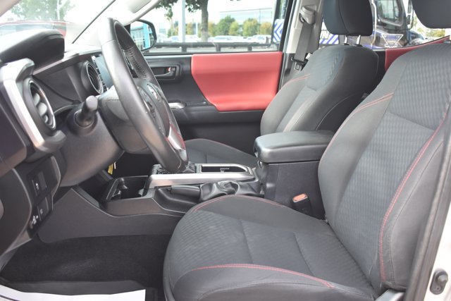 Used 2022 Toyota Tacoma SR5 AWD/4WD image 17