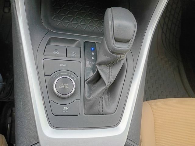 Used 2019 Toyota RAV4 LE w/ Carpet Mat Package image 26