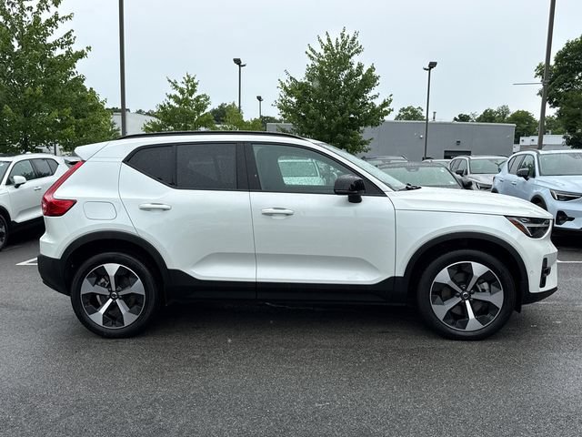 Used 2026 Volvo XC40 B5 Plus AWD/4WD image 3