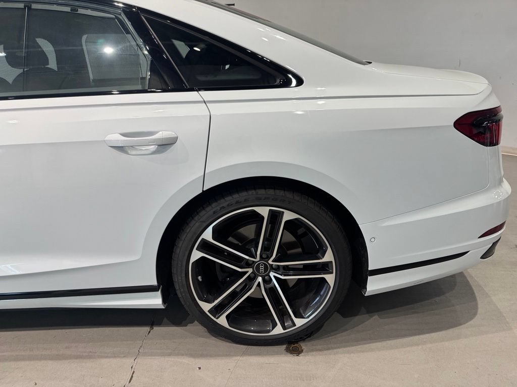 Used 2025 Audi A8 L 3.0T AWD/4WD image 3