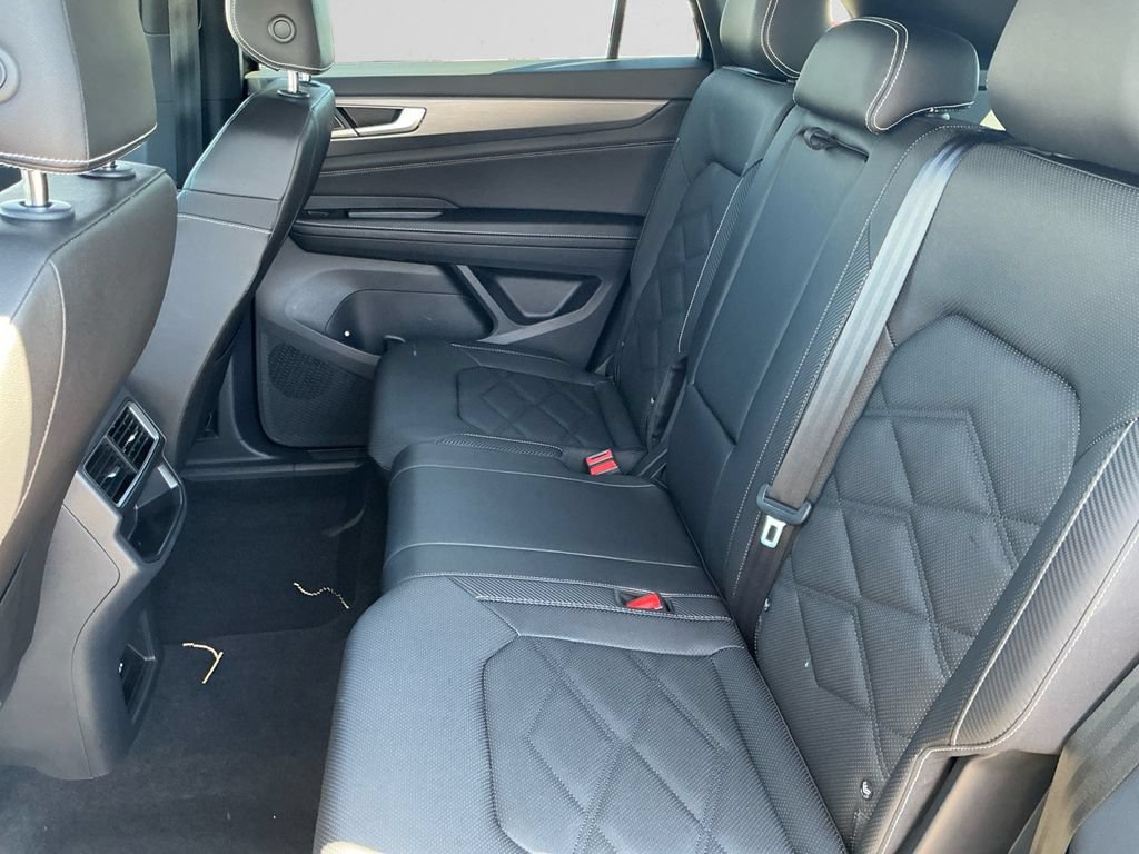 Used 2025 Volkswagen Atlas Cross Sport SE AWD/4WD image 13