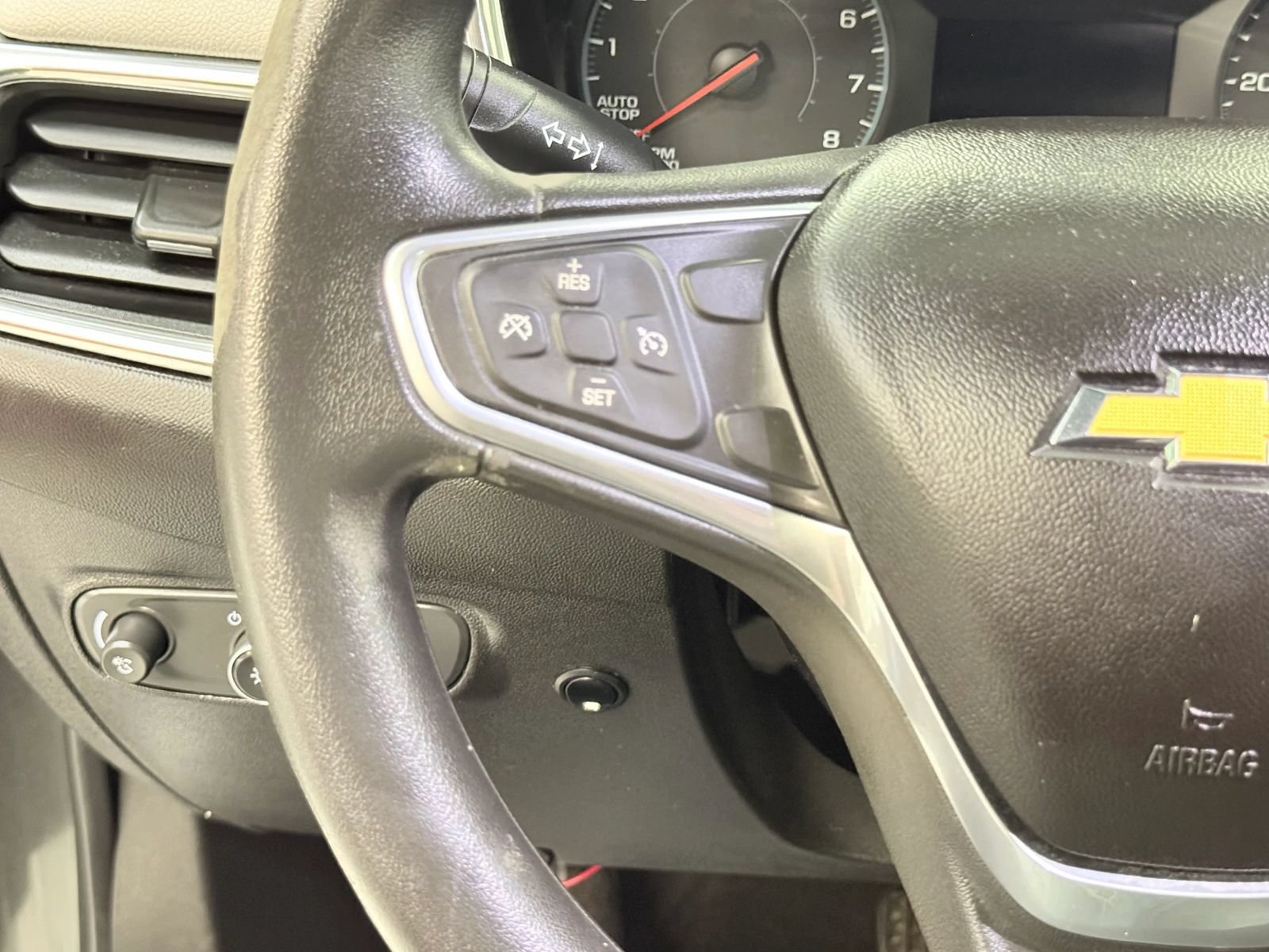 Used 2018 Chevrolet Equinox LS AWD/4WD image 29