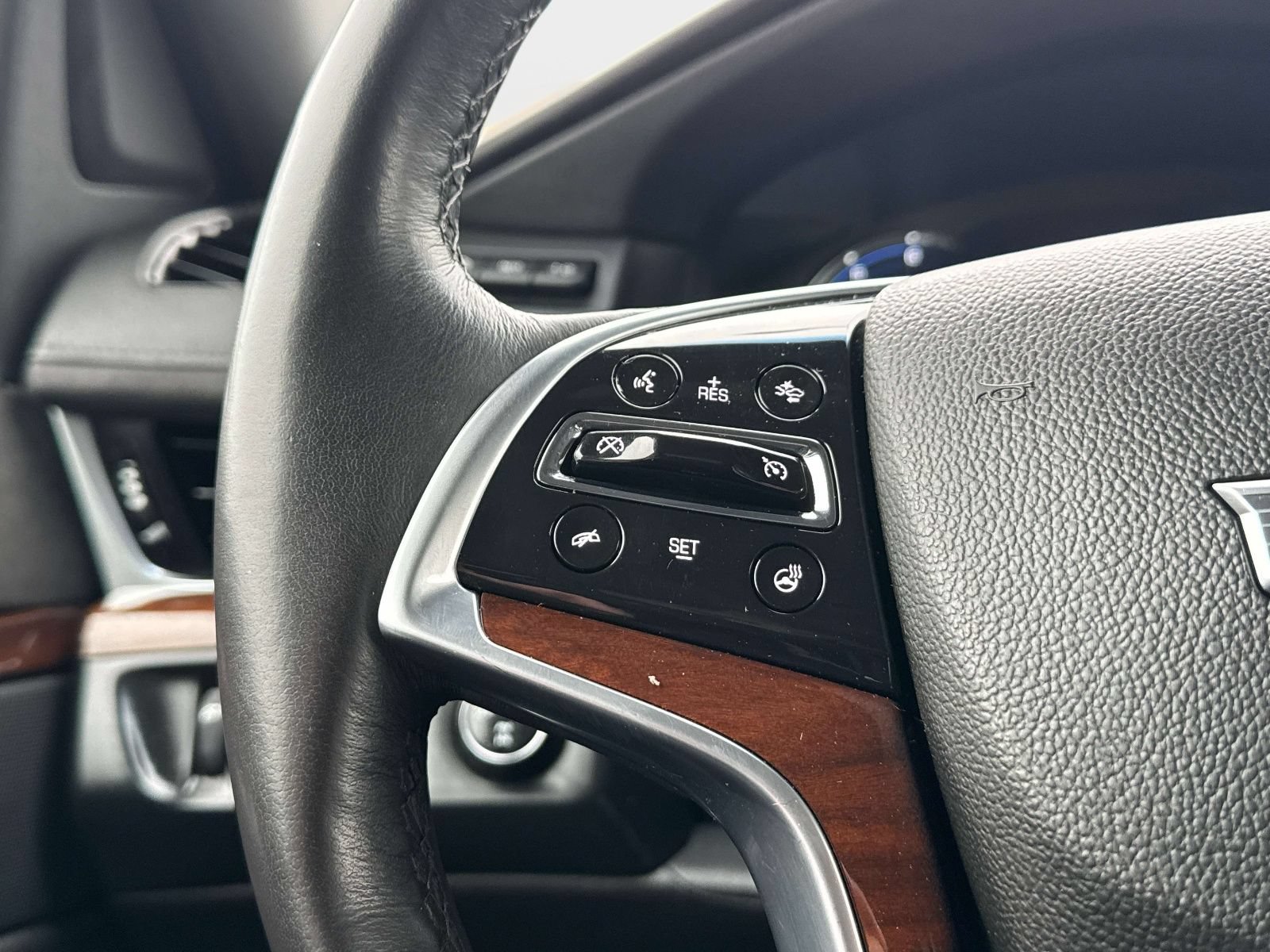 Used 2019 Cadillac Escalade Luxury AWD/4WD image 9