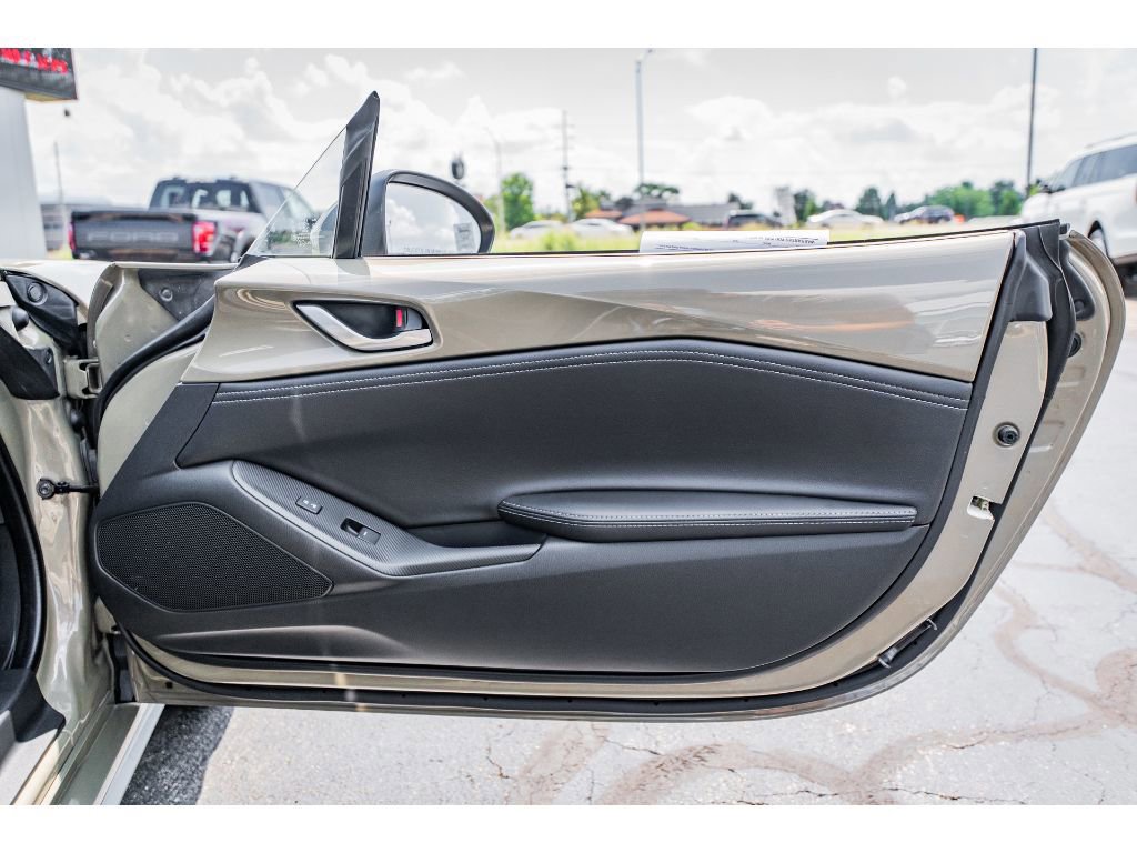Used 2023 MAZDA MX-5 Miata Grand Touring w/ Weather Package image 20