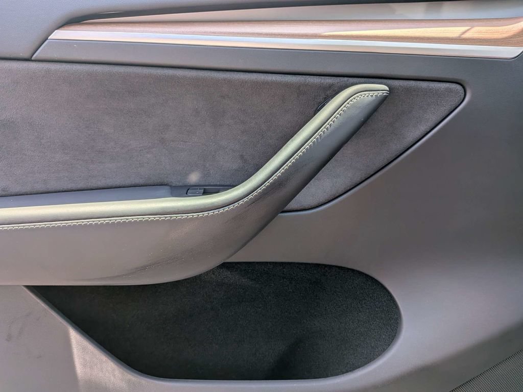 Used 2022 Tesla Model Y Performance AWD/4WD image 36