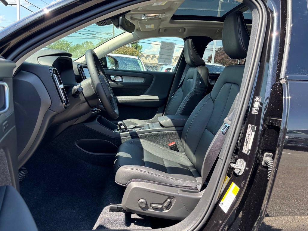 New 2026 Volvo XC40 B5 Core w/ Protection Package Premier AWD/4WD image 15
