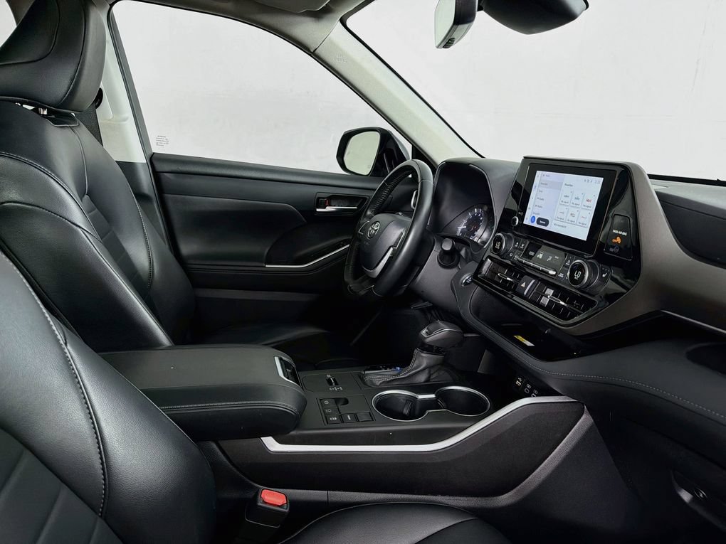 Used 2023 Toyota Highlander XLE FWD image 35