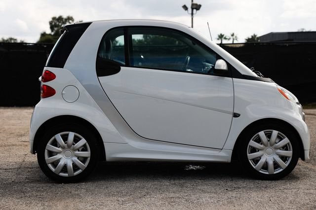 Used 2015 smart fortwo passion RWD image 16