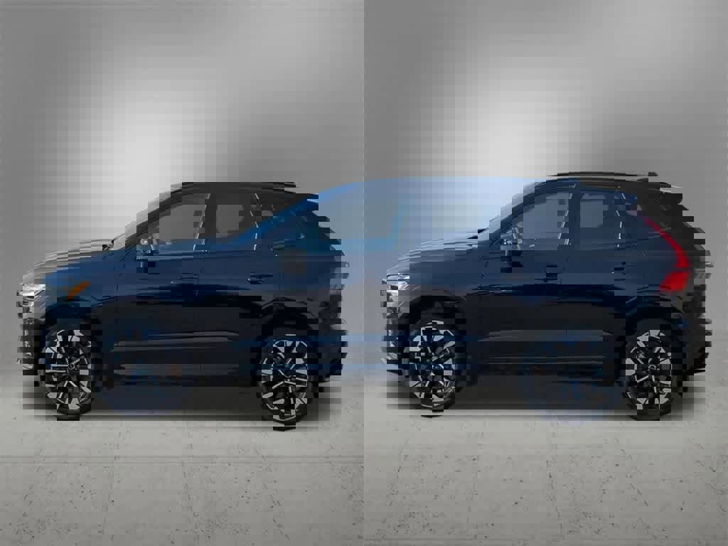 Used 2026 Volvo XC60 B5 Plus w/ Protection Package Premier image 3