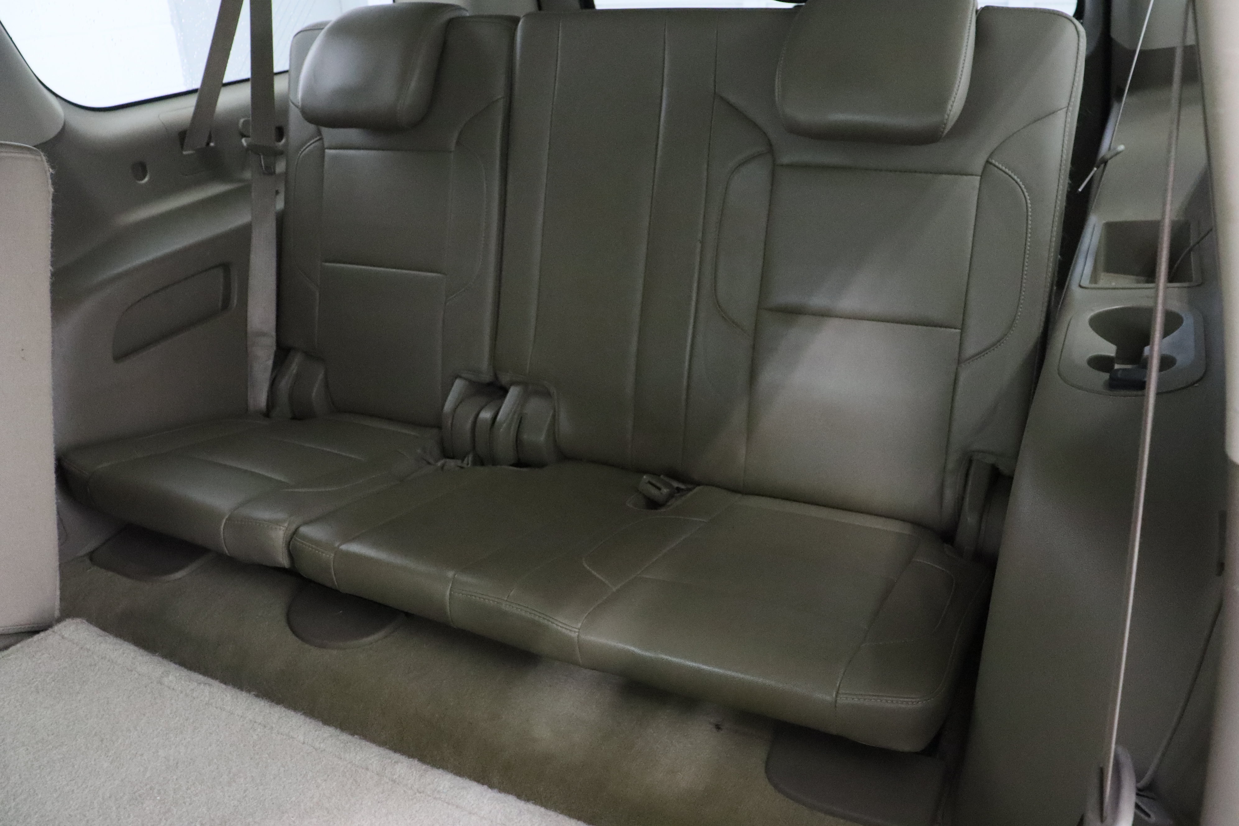 Used 2015 Chevrolet Suburban LT RWD image 30