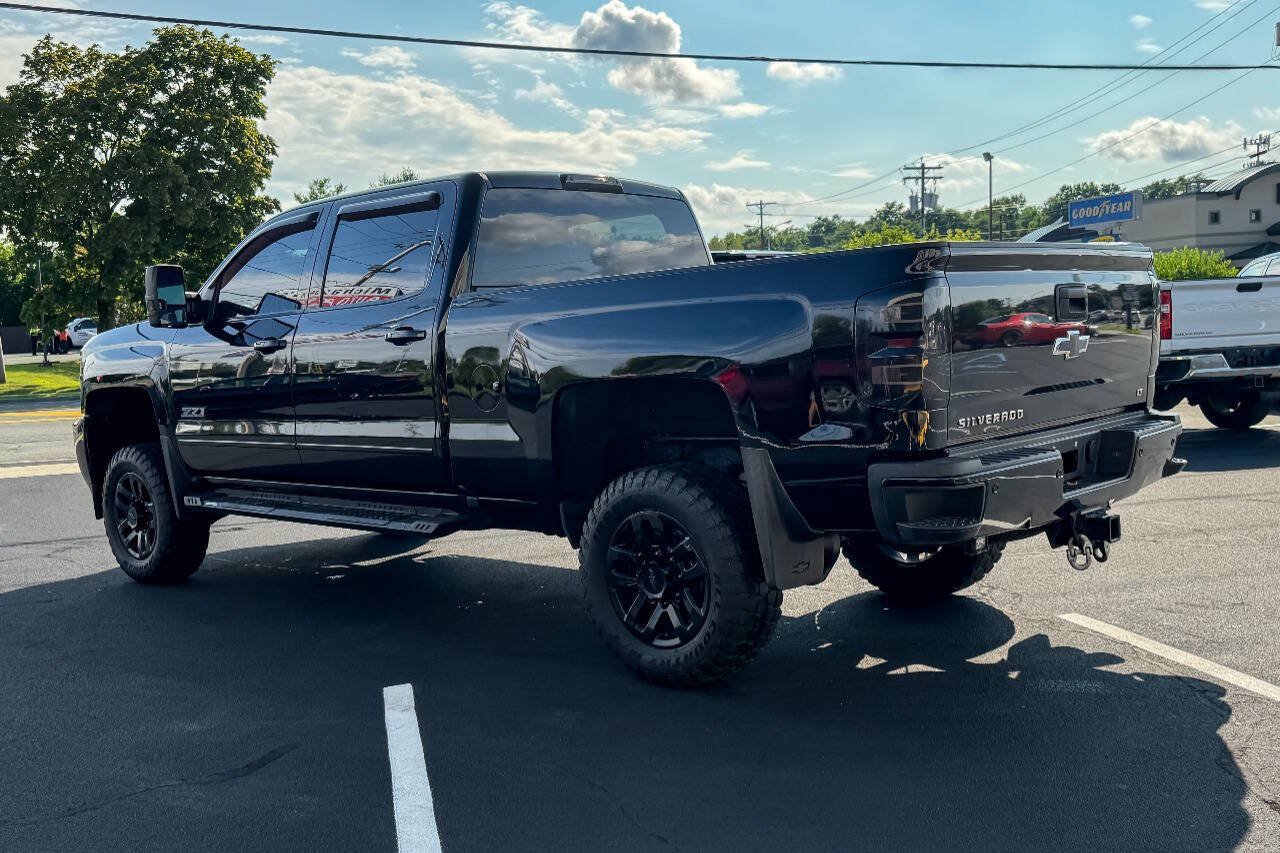 Used 2018 Chevrolet Silverado 2500 LT w/ Midnight Edition AWD/4WD image 6