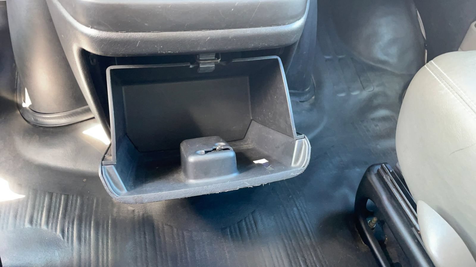 Used 2019 GMC Savana 3500 RWD image 16