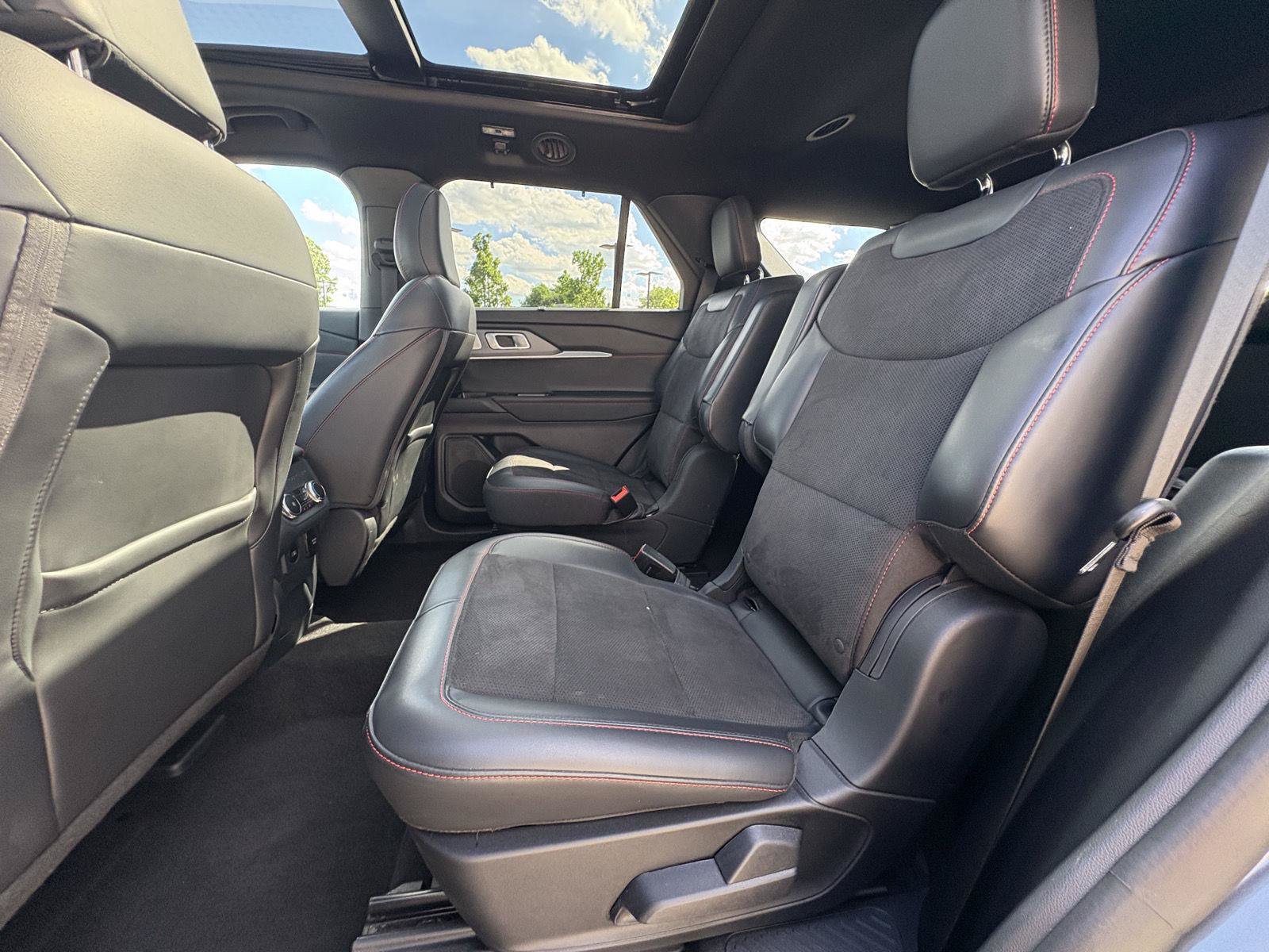 Used 2025 Ford Explorer ST AWD/4WD image 18