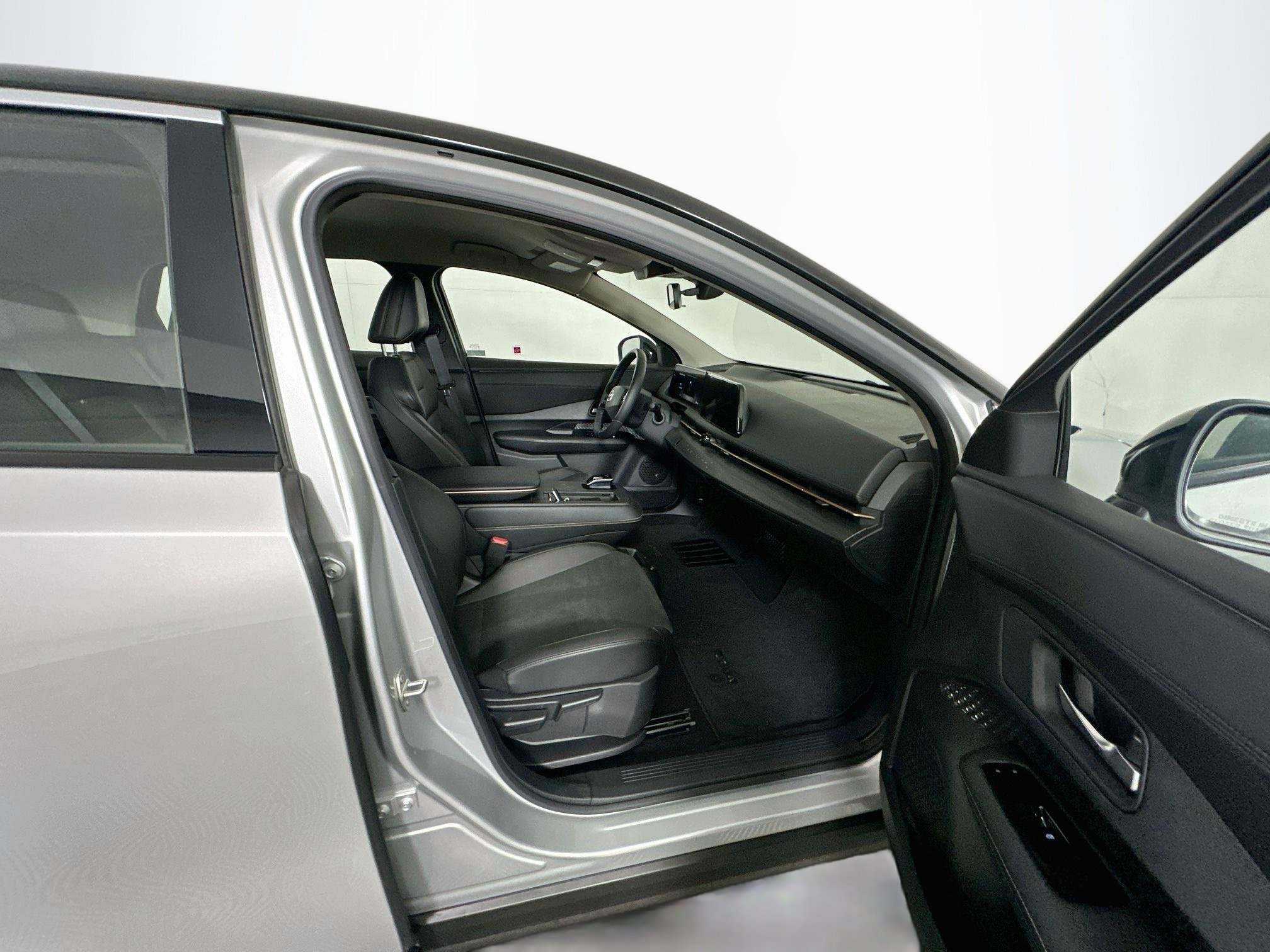 Used 2023 Nissan Ariya FWD image 30