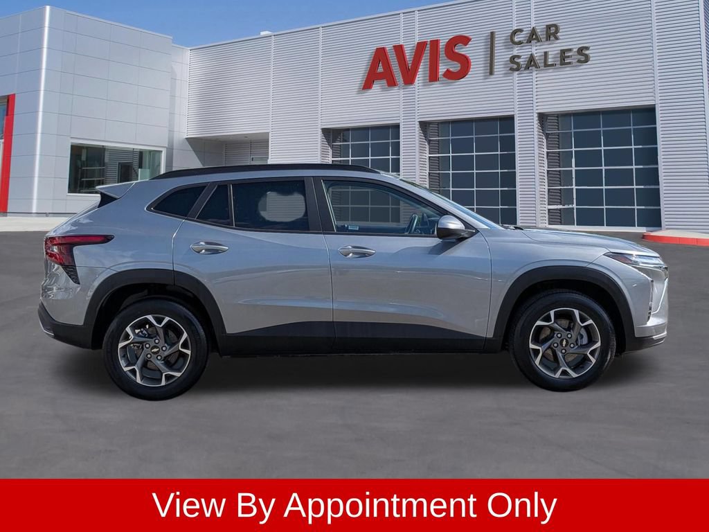 Used 2025 Chevrolet Trax LT w/ LT Convenience Package FWD image 5