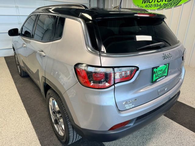 Used 2017 Jeep Compass Limited AWD/4WD image 4
