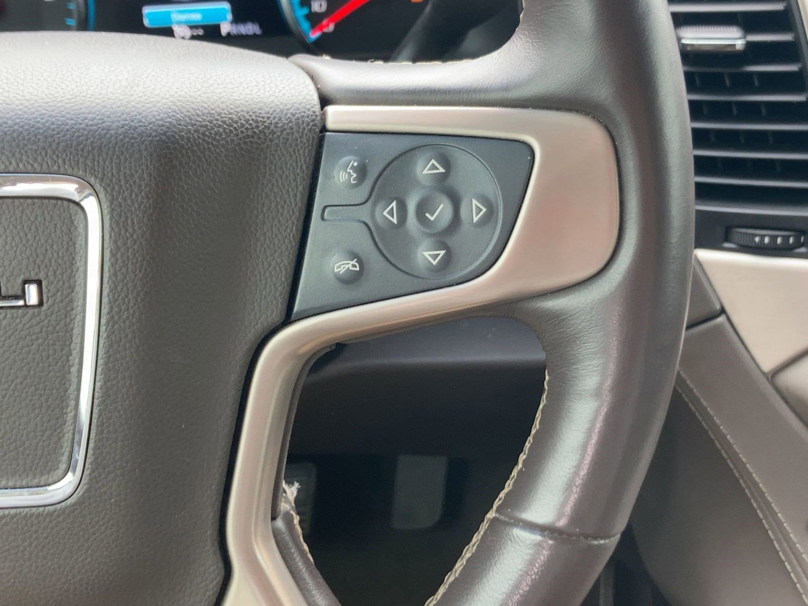 Used 2017 GMC Yukon Denali w/ Open Road Package image 25