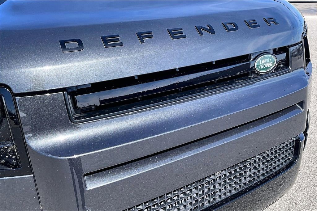Used 2025 Land Rover Defender 110 X-Dynamic SE image 29