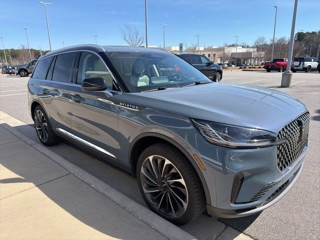 Certified 2025 Lincoln Aviator Reserve w/ Equipment Group 201A image 6