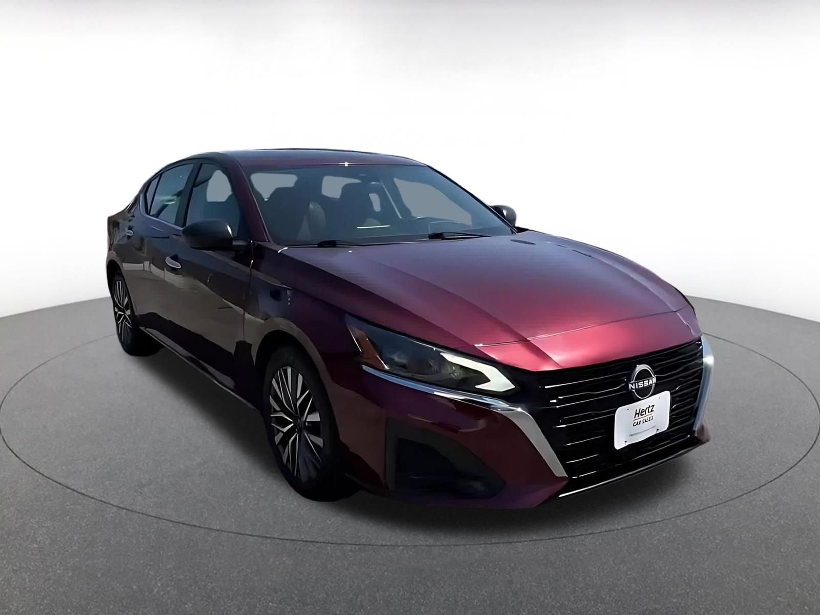 Used 2025 Nissan Altima 2.5 SV FWD image 2