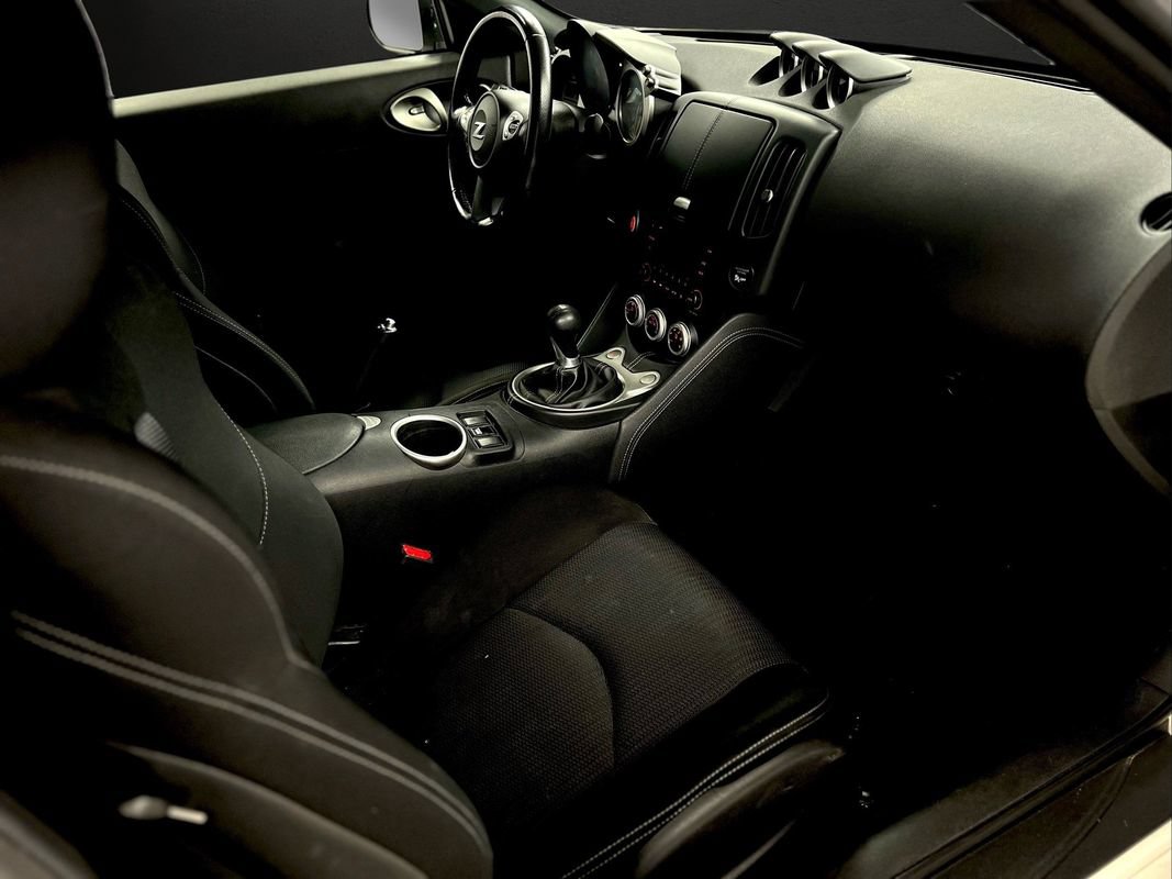 Used 2020 Nissan 370Z Coupe RWD image 17