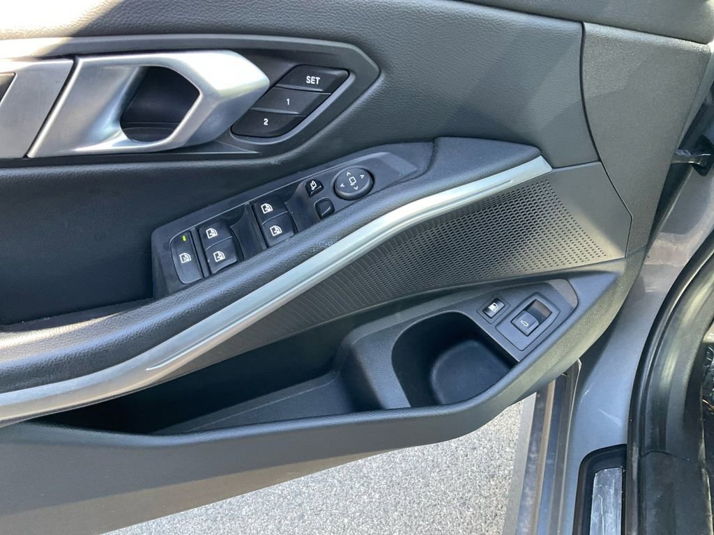 Used 2023 BMW 330e image 13