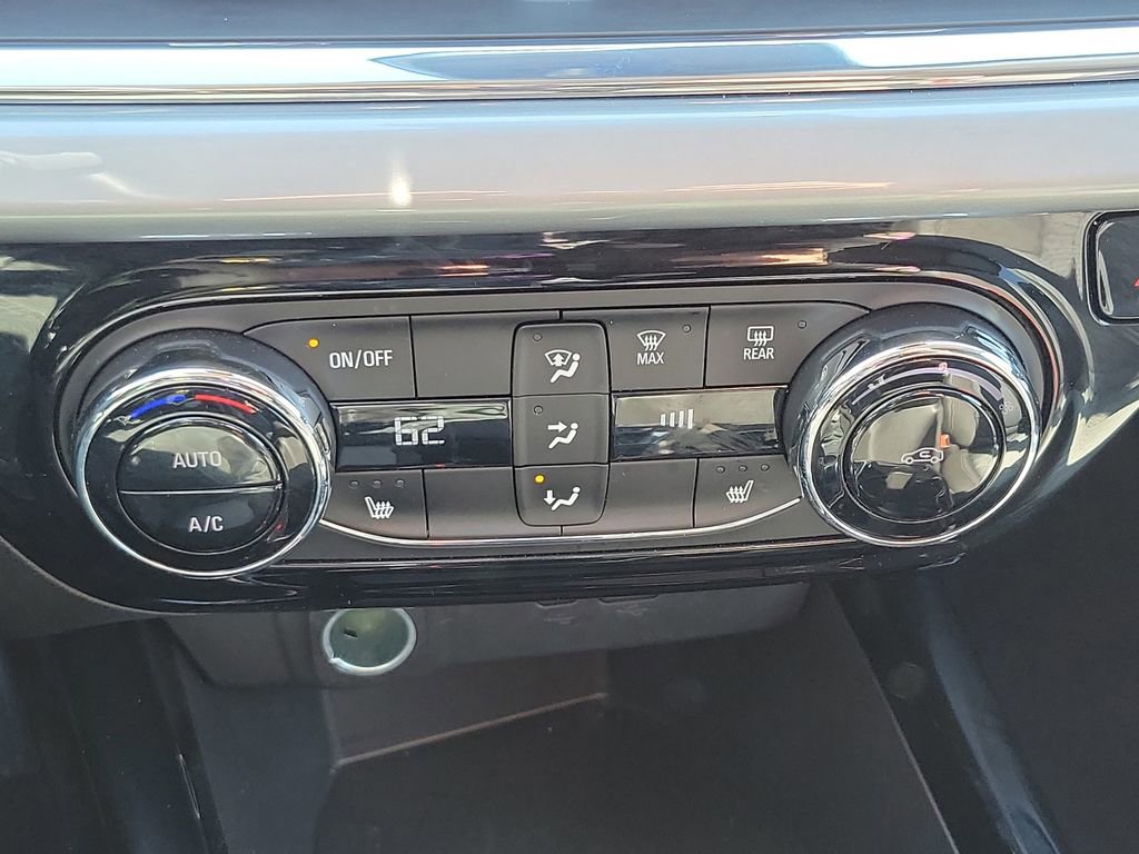 Certified 2025 Chevrolet Trax LT w/ LT Convenience Package FWD image 30