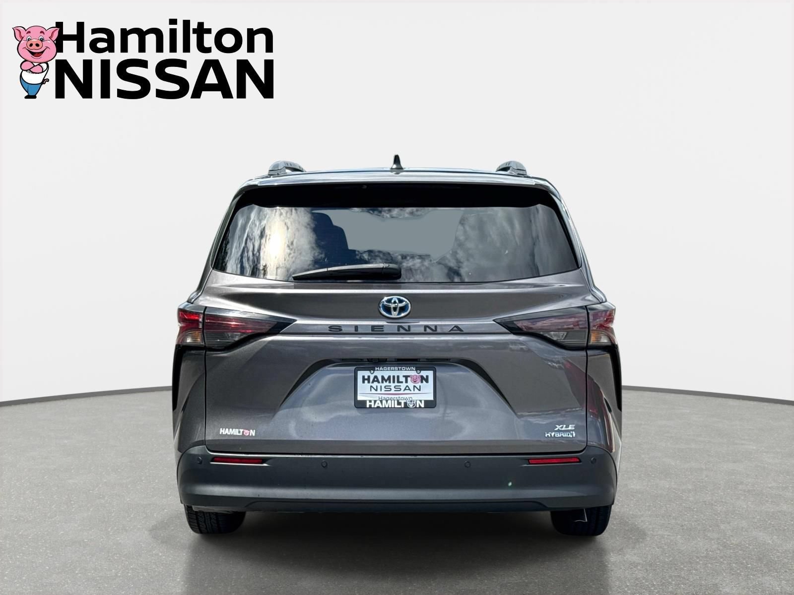 Used 2024 Toyota Sienna XLE FWD image 3