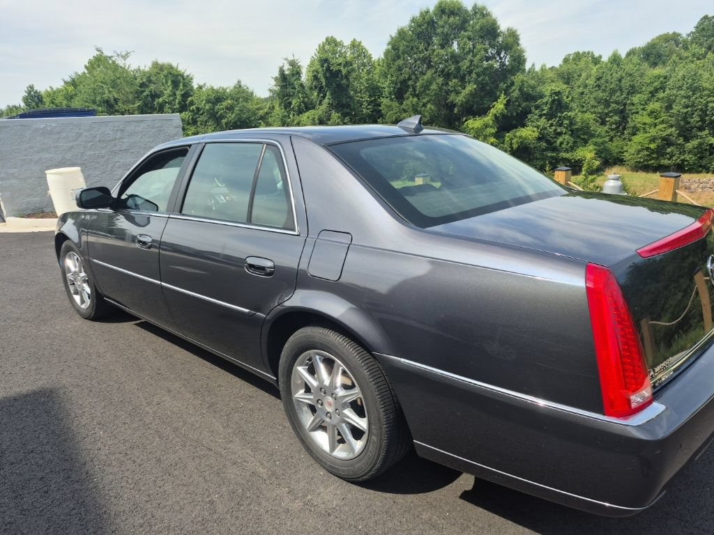 Used 2010 Cadillac DTS Luxury FWD image 3