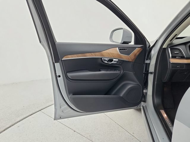 New 2025 Volvo XC90 B6 Plus w/ Protection Package Premier image 31