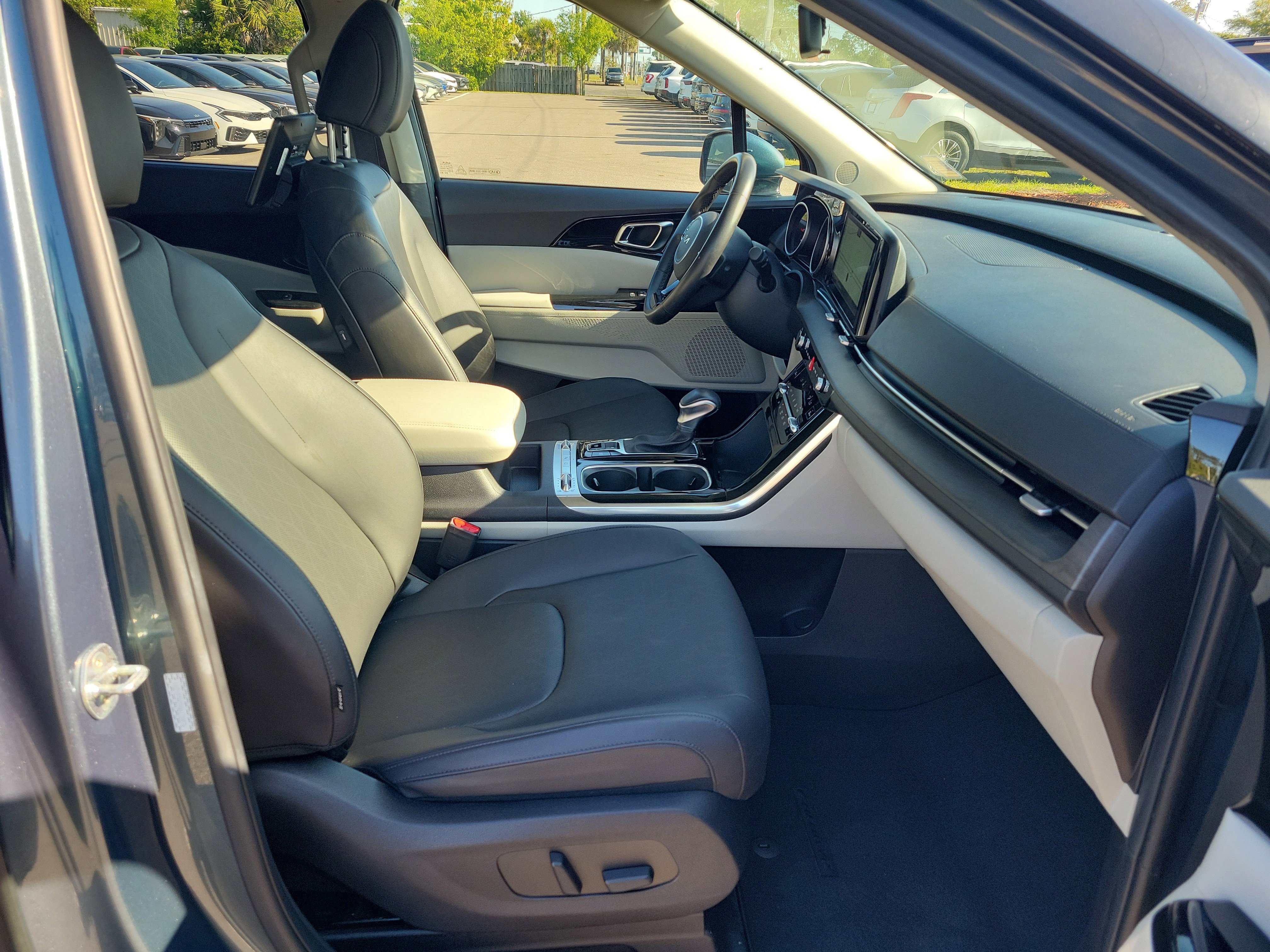 Used 2022 Kia Carnival SX image 7