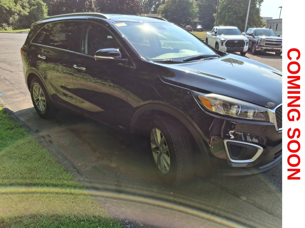 Used 2017 Kia Sorento AWD w/ LX Convenience Package image 4