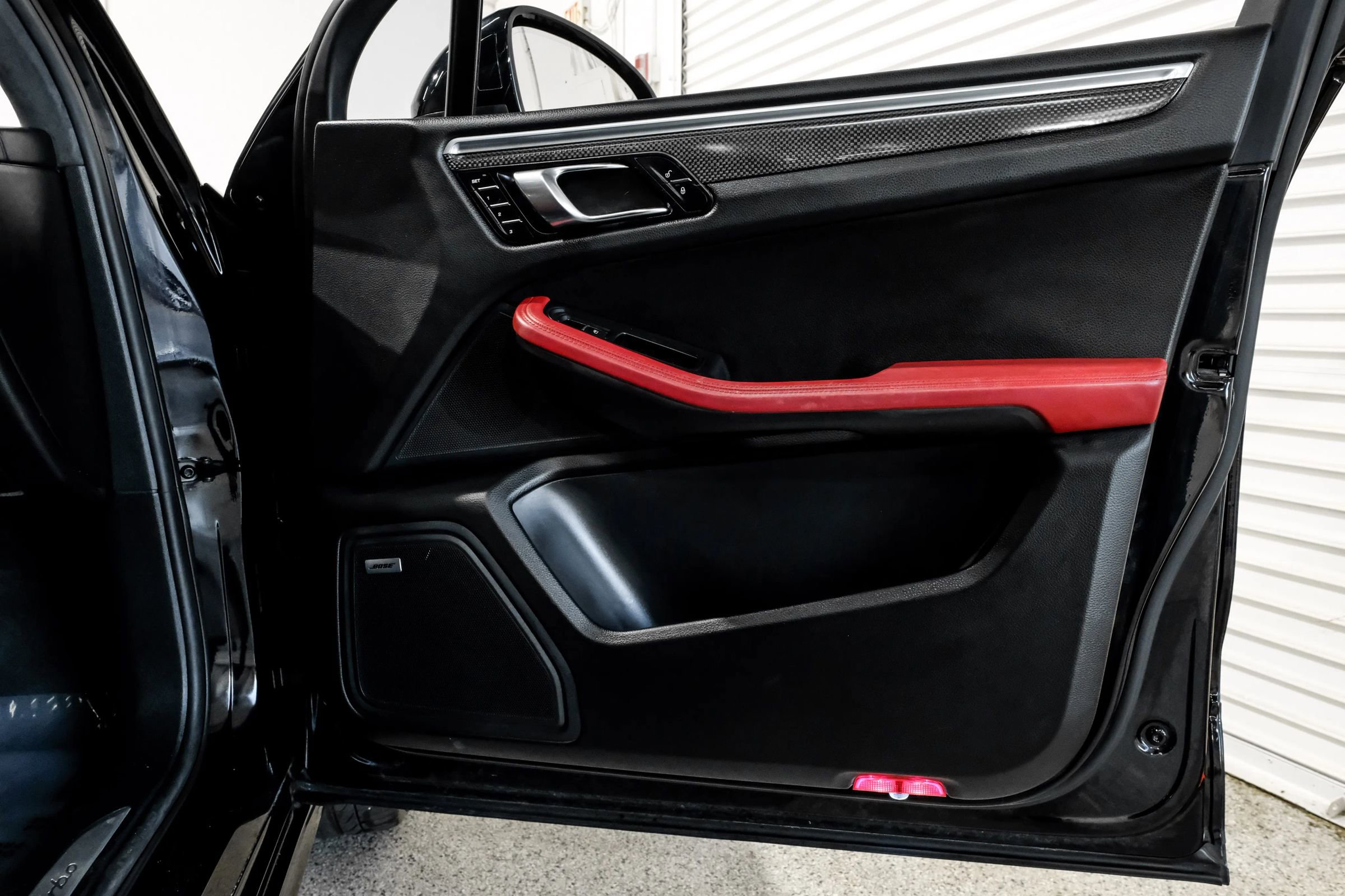 Used 2017 Porsche Macan Turbo image 47