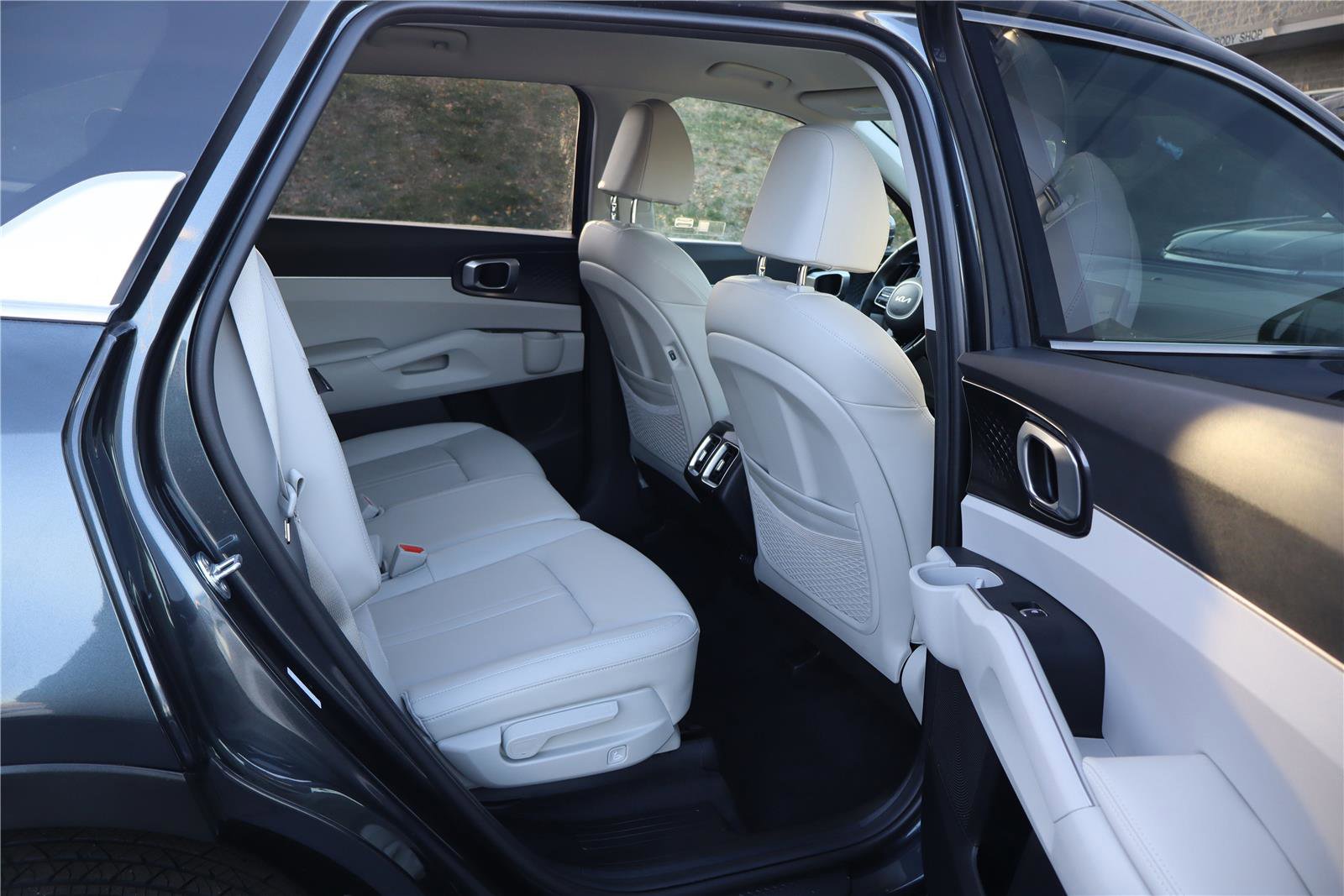 Certified 2025 Kia Sorento S image 31