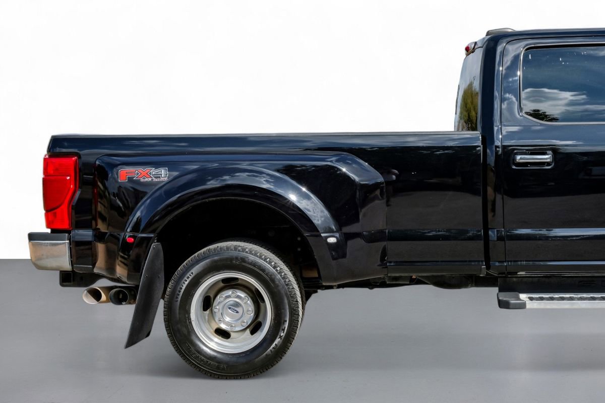 Used 2022 Ford F350 XLT w/ XLT Premium Package image 6