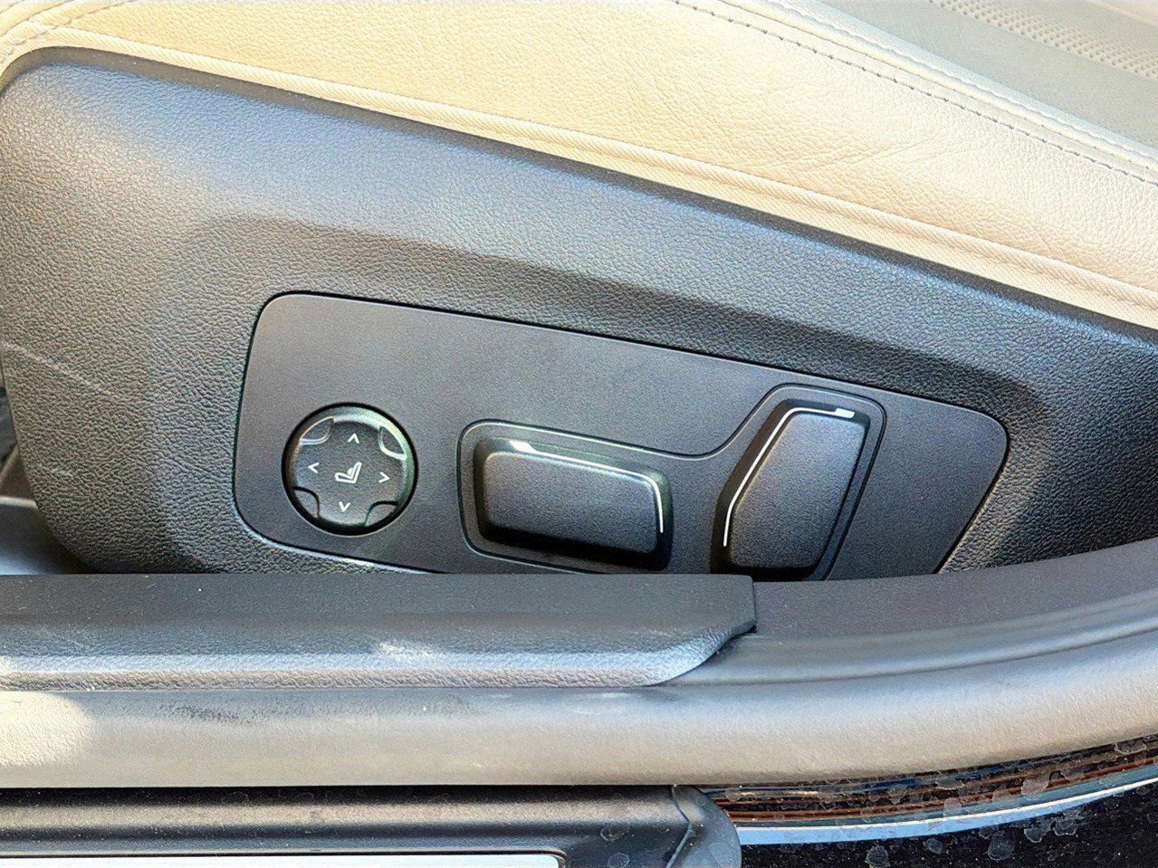 New 2025 BMW 330i Sedan w/ Premium Package RWD image 27