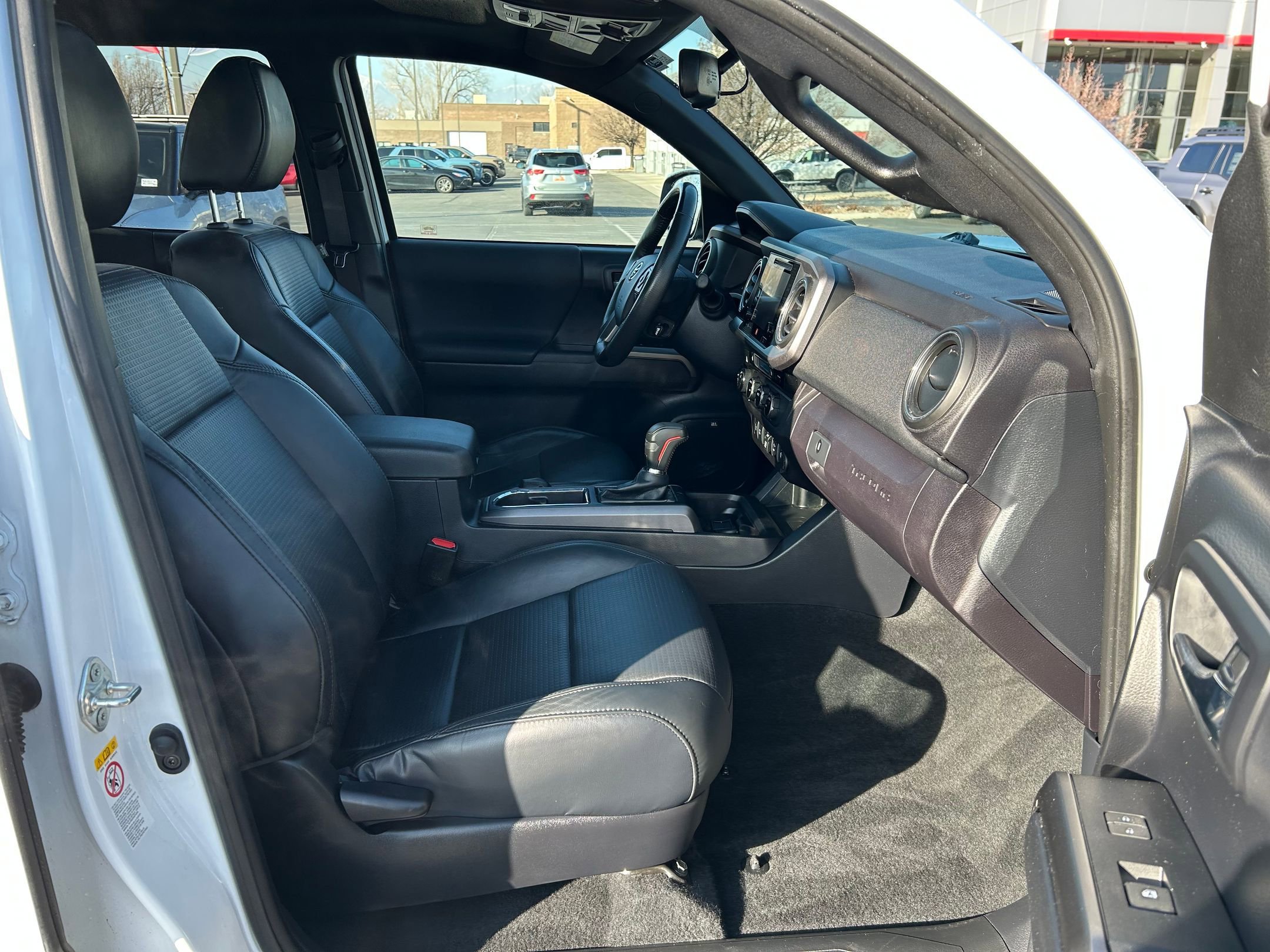 Used 2018 Toyota Tacoma TRD Off-Road image 29