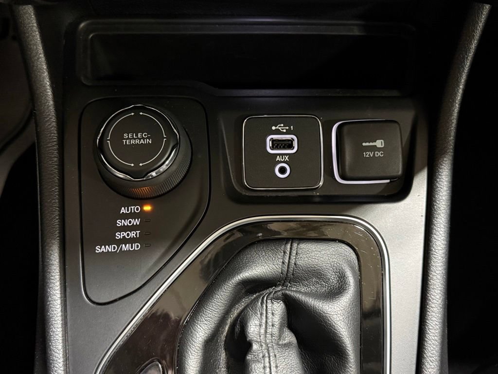 Certified 2020 Jeep Cherokee Limited AWD/4WD image 15