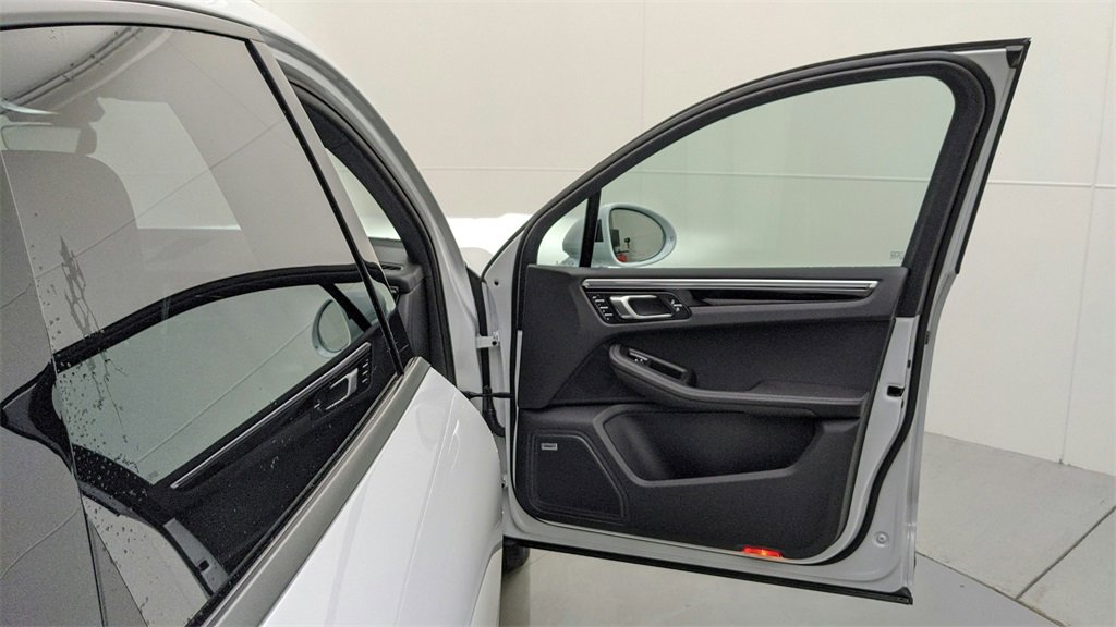 Used 2022 Porsche Macan image 45