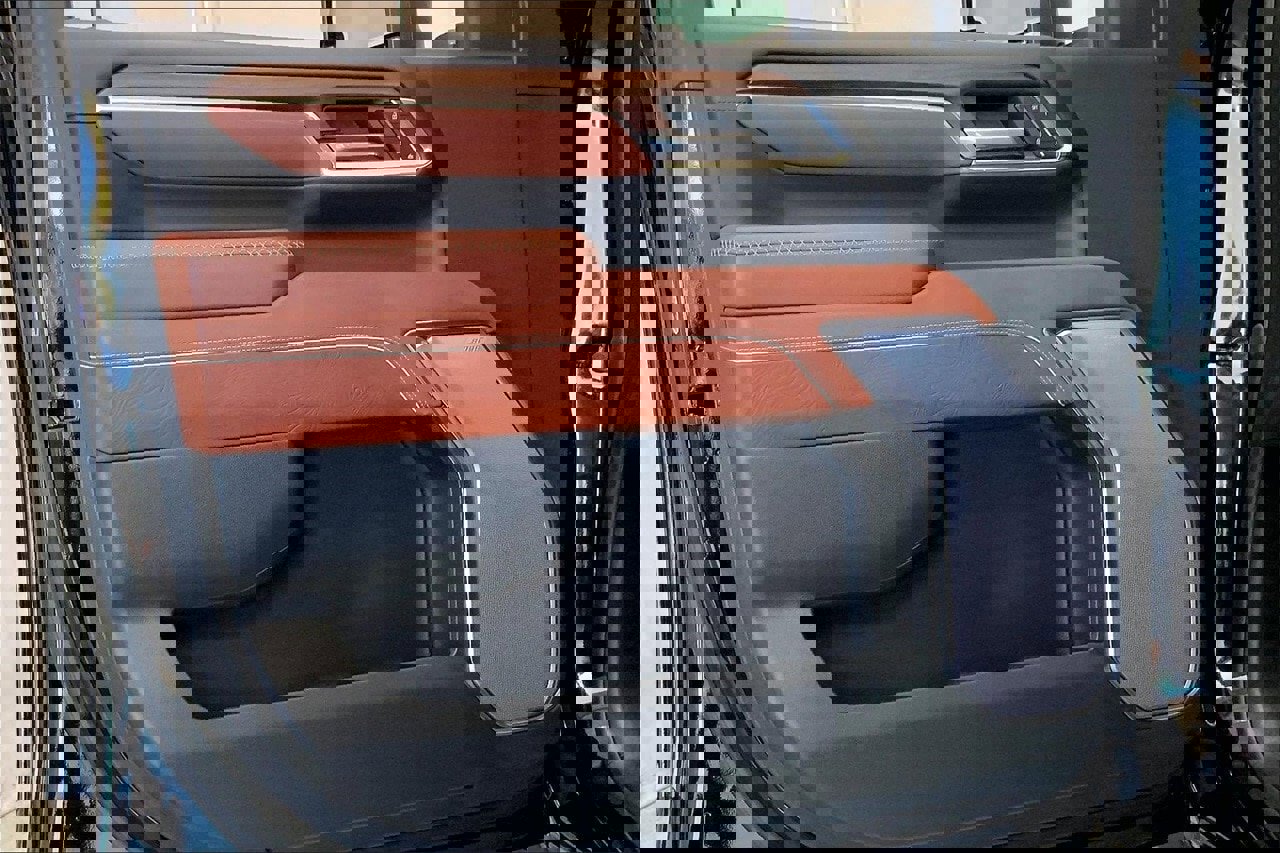 Used 2024 GMC Sierra 3500 Denali Ultimate image 25