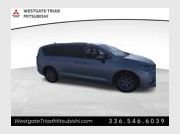 Used 2023 Chrysler Pacifica Touring-L FWD image 1