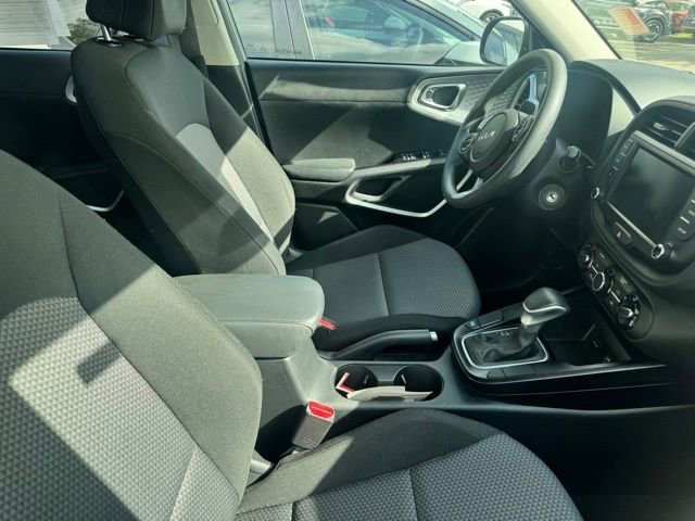 Used 2022 Kia Soul LX image 5
