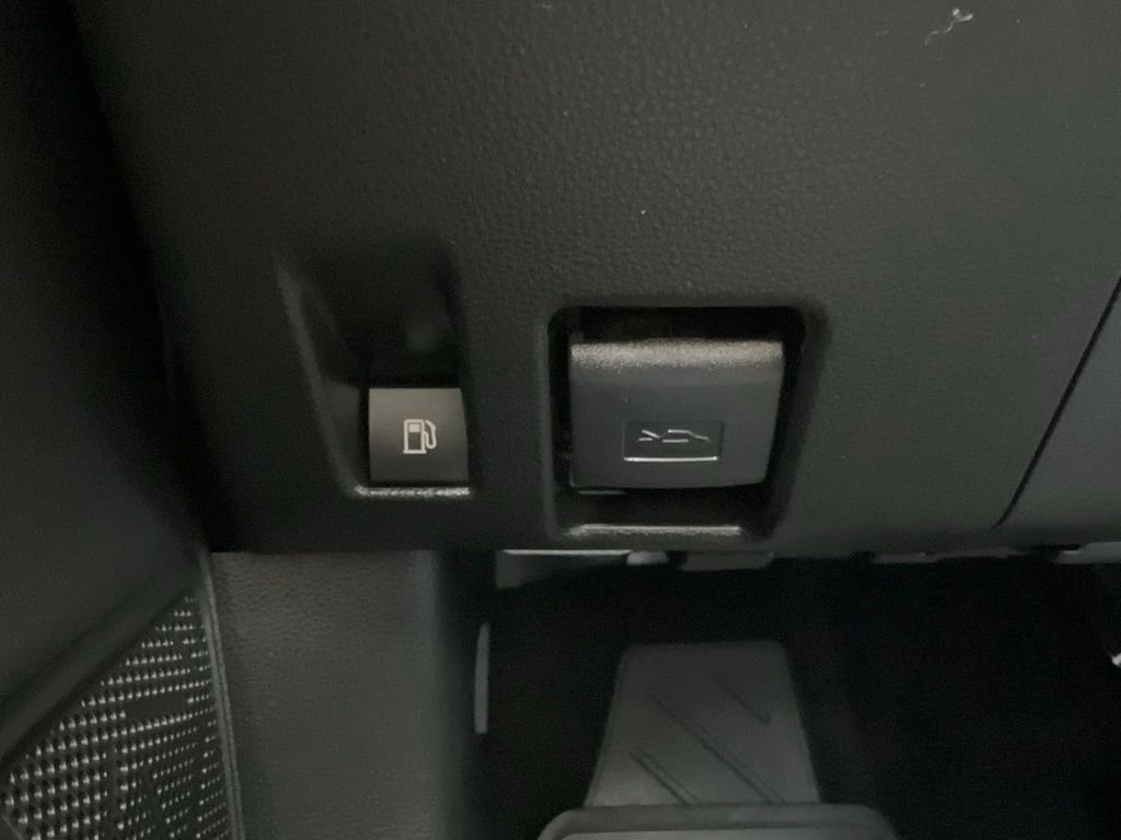 Used 2024 Toyota RAV4 XLE Premium image 60