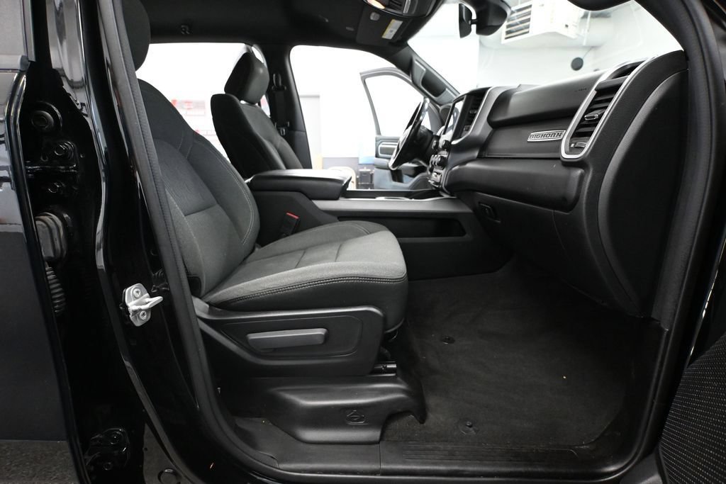 Used 2022 RAM 1500 Big Horn AWD/4WD image 40