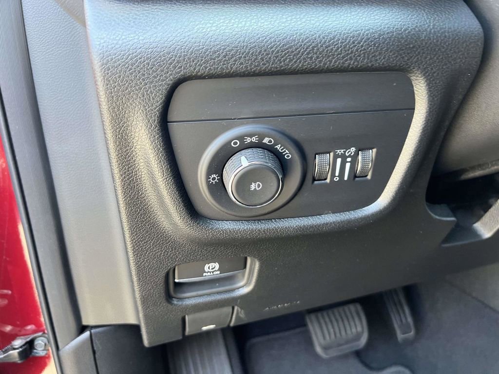 Used 2025 Jeep Grand Cherokee L Limited image 22