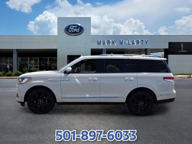 Used 2024 Lincoln Navigator Reserve AWD/4WD image 2