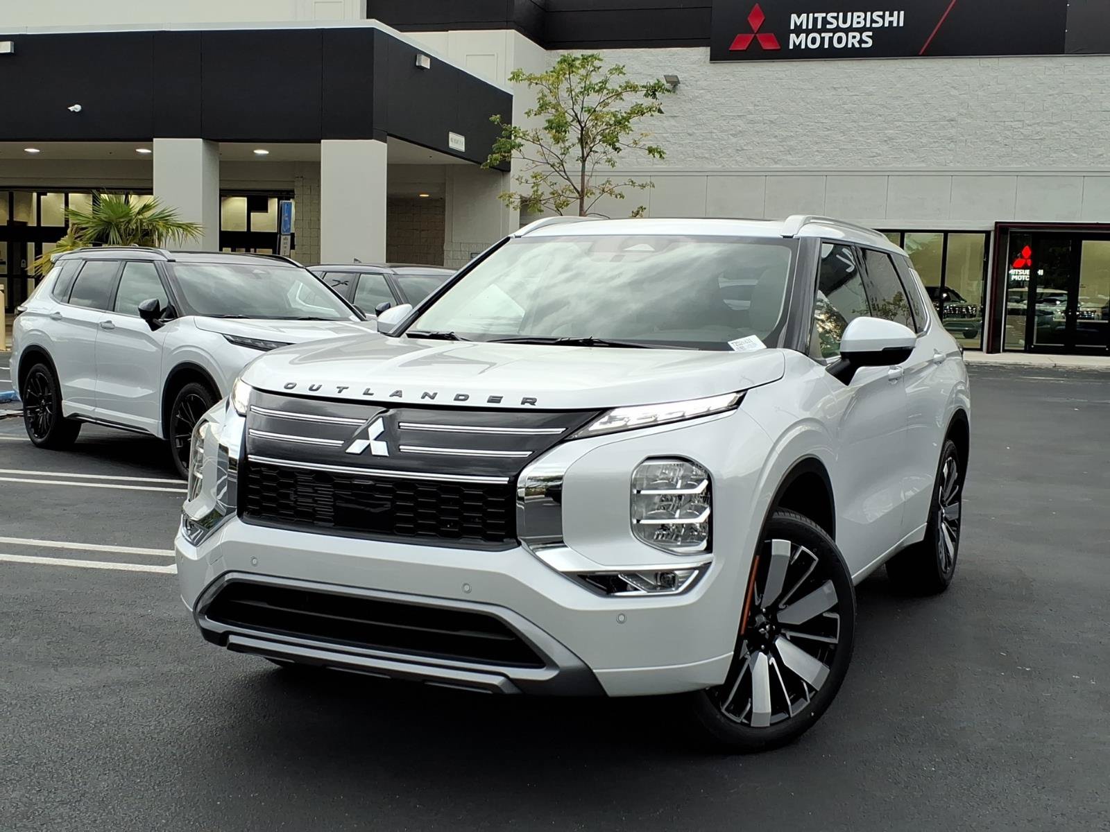 New 2026 Mitsubishi Outlander SEL FWD image 1