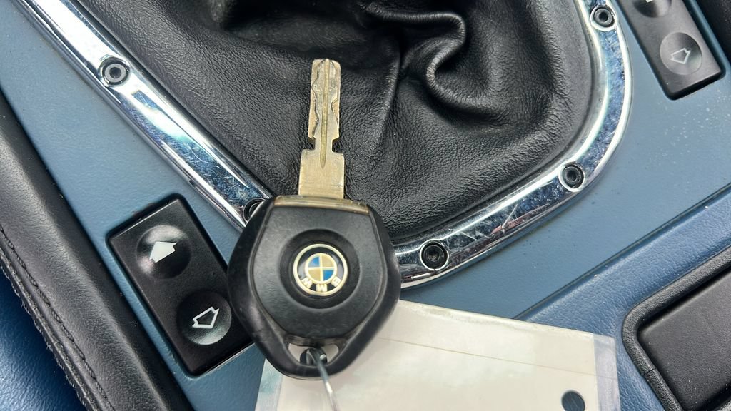 Used 2000 BMW M Roadster RWD image 17