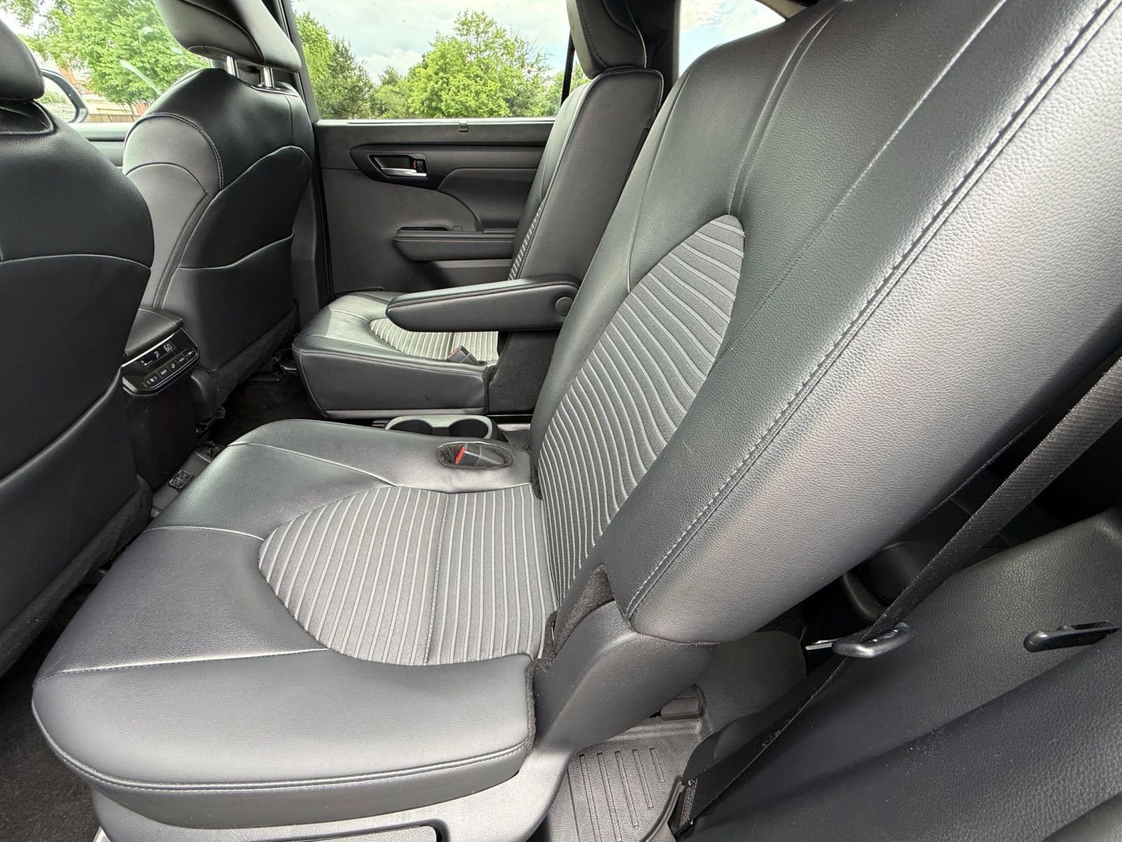 Used 2025 Toyota Highlander XSE AWD/4WD image 29