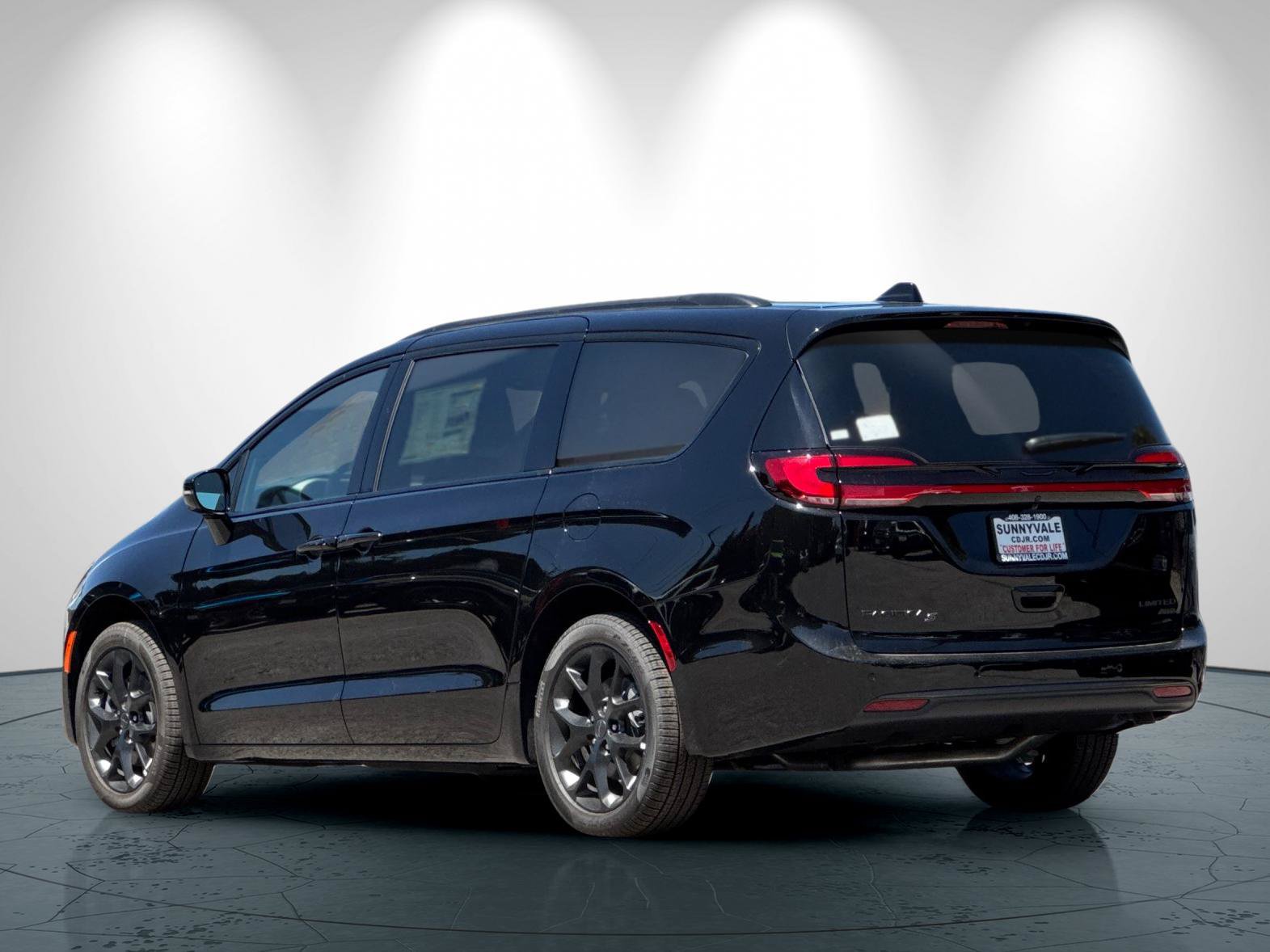 New 2027 Chrysler Pacifica Limited w/ Family Tech Group AWD/4WD image 6